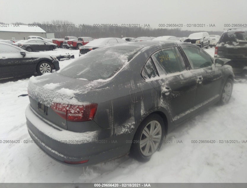 3VW2B7AJXHM270748