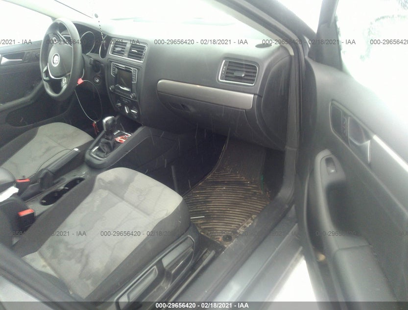 3VW2B7AJXHM270748