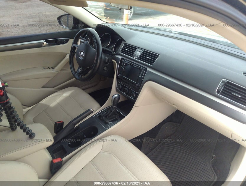 1VWDT7A32HC005945