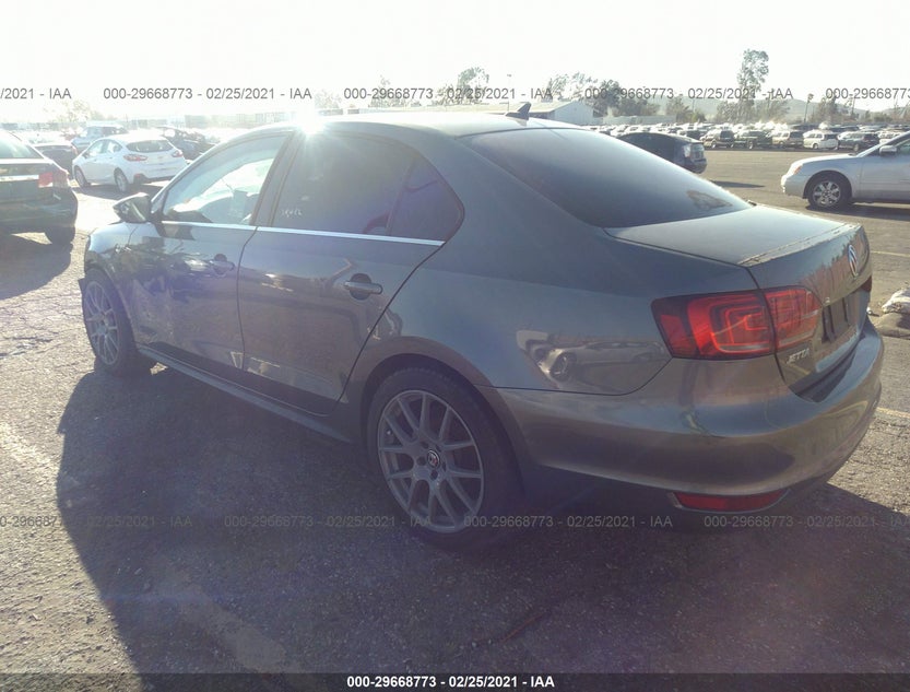 3VW637AJ0EM229653