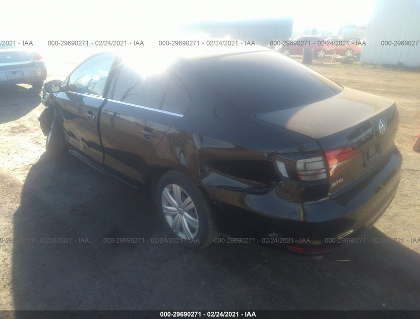 3VW2B7AJ7HM272800