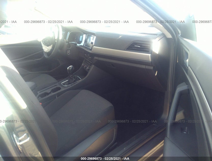 3VWCB7BU9LM038048