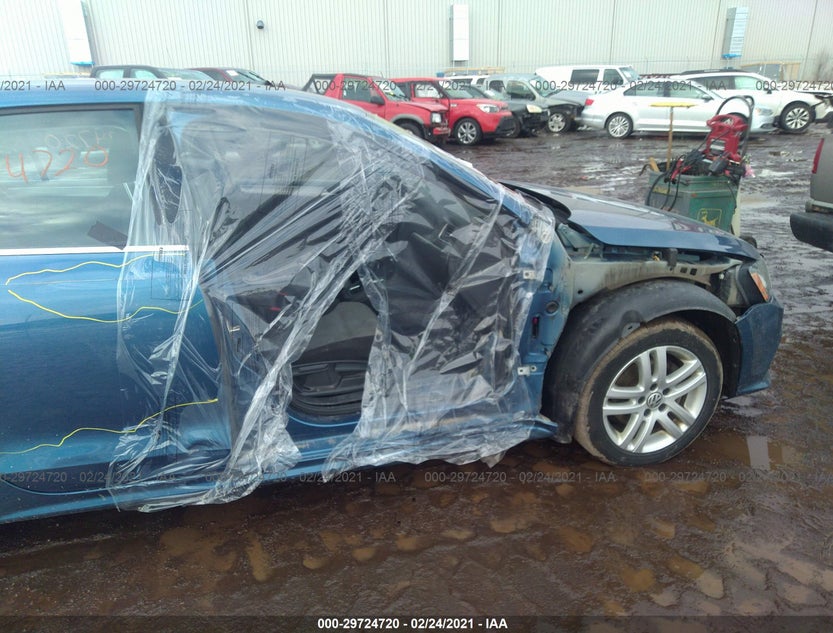 3VW2B7AJ4HM213848
