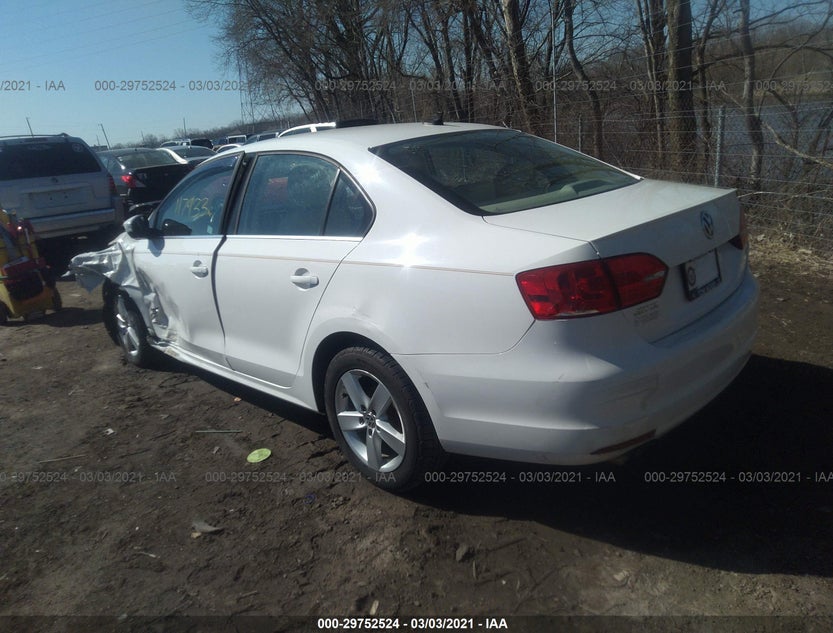 3VWLL7AJ6CM368606