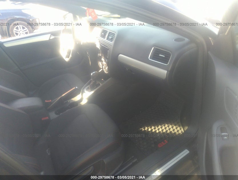 3VW467AJ8CM428686