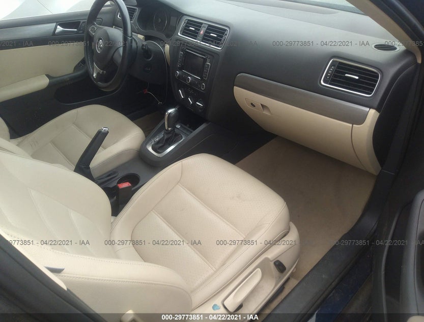 3VWLL7AJ8EM392179