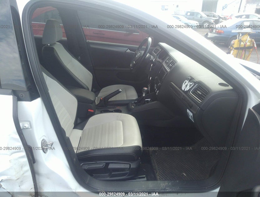 3VWB17AJ7GM402821