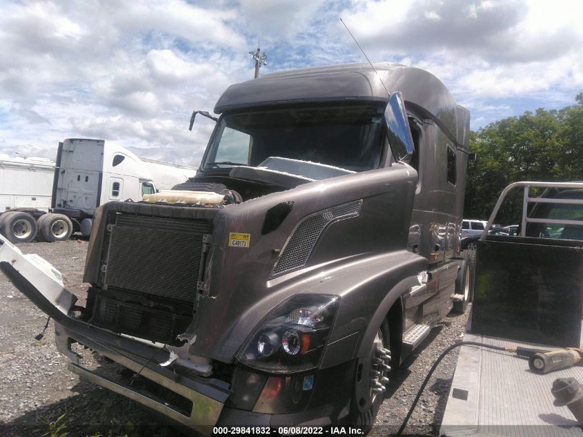 4V4NC9EJ9FN184132 2015 Volvo Vn L