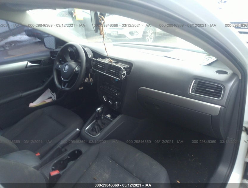 3VWD17AJ9FM300461
