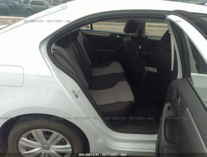 3VW2B7AJ8HM358438