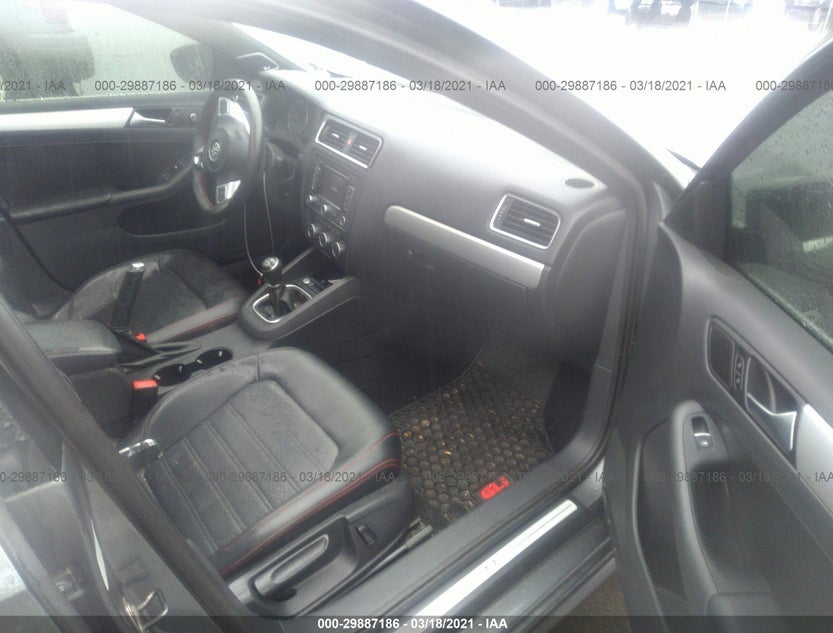 3VW5T7AJ8DM290047