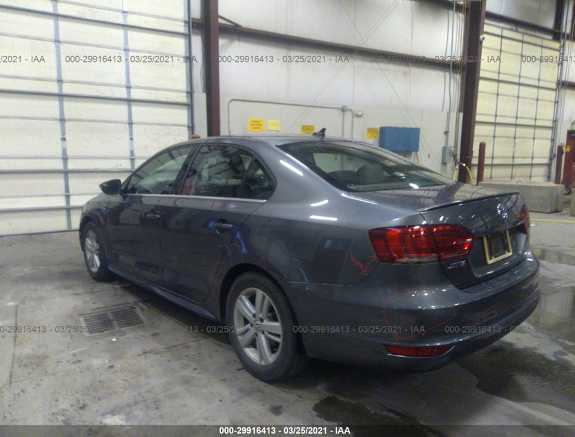 3VW637AJ5DM228898