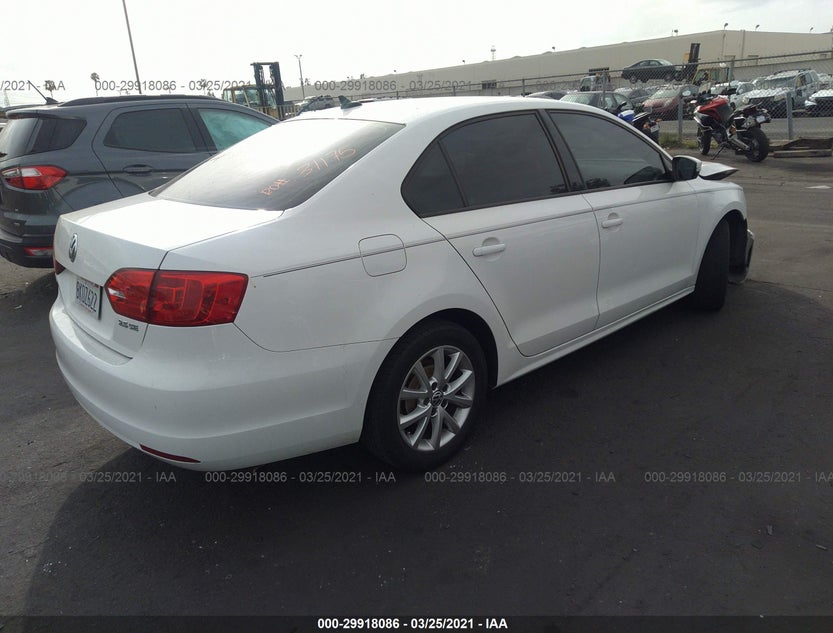 3VWDX7AJ4BM026868