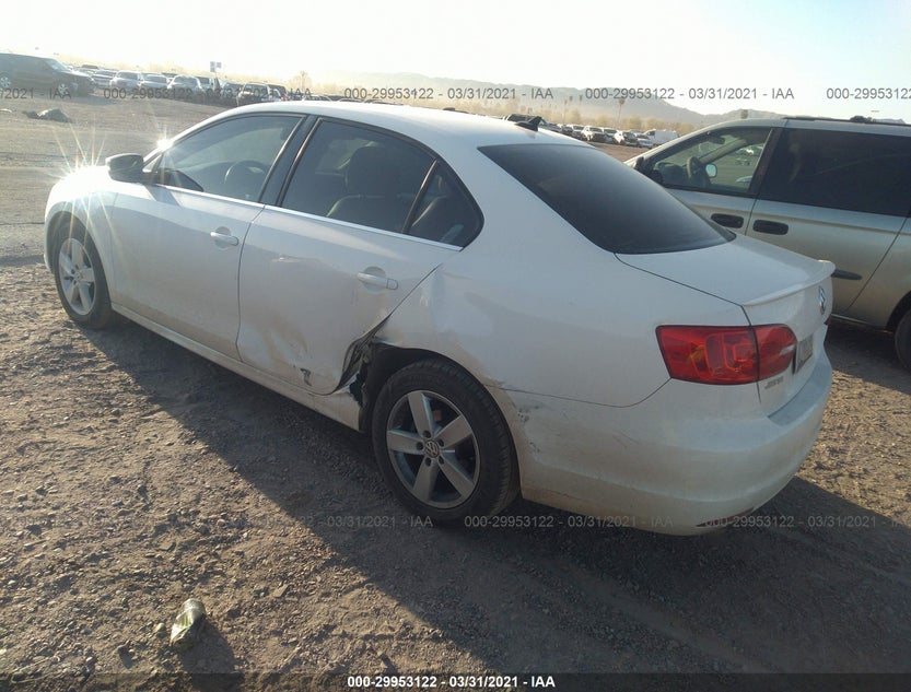 3VWLL7AJ8CM360653