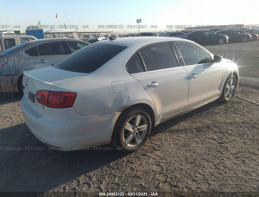 3VWLL7AJ8CM360653