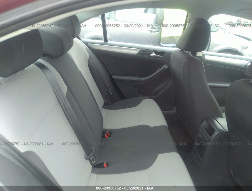 3VW2B7AJ4JM225522