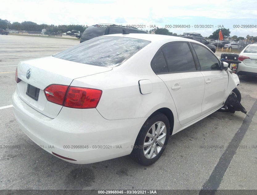 3VWDX7AJ8BM327417