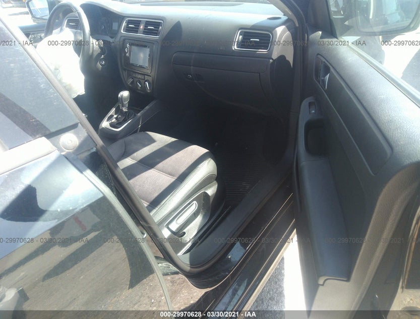3VWDX7AJ9BM006583