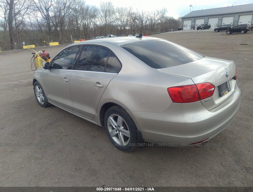 3VWLL7AJ9DM204977