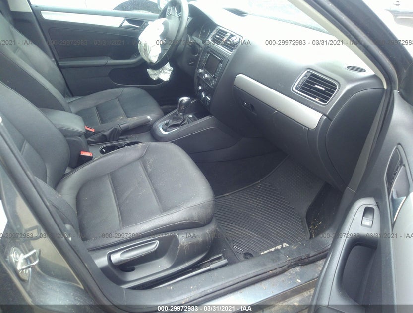 3VWLP7AJ0CM468933