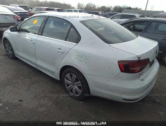 3VW2B7AJ0HM415831