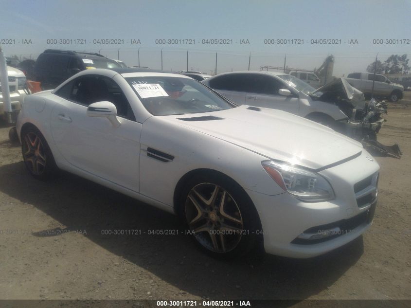 VIN WDDPK3JA8GF121907 2016 Mercedes-Benz SLK-Class,... no.1