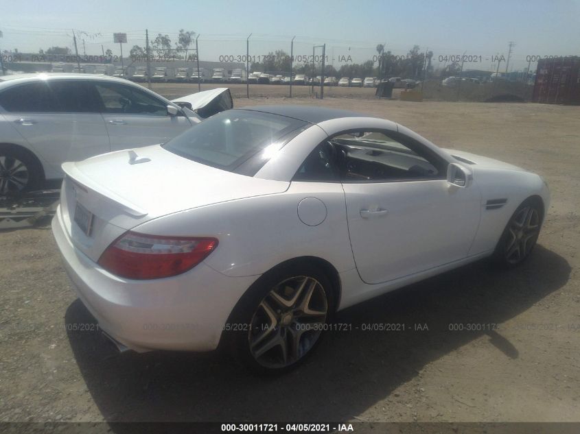 VIN WDDPK3JA8GF121907 2016 Mercedes-Benz SLK-Class,... no.4