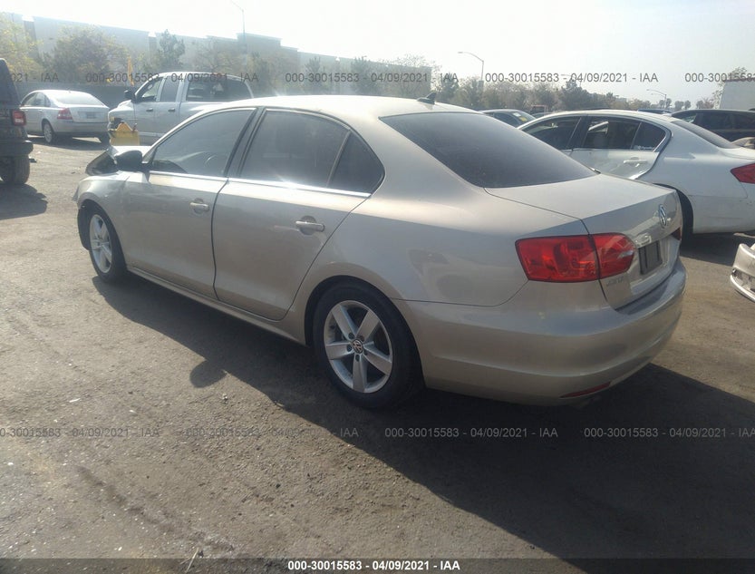 3VWLL7AJ5EM244510