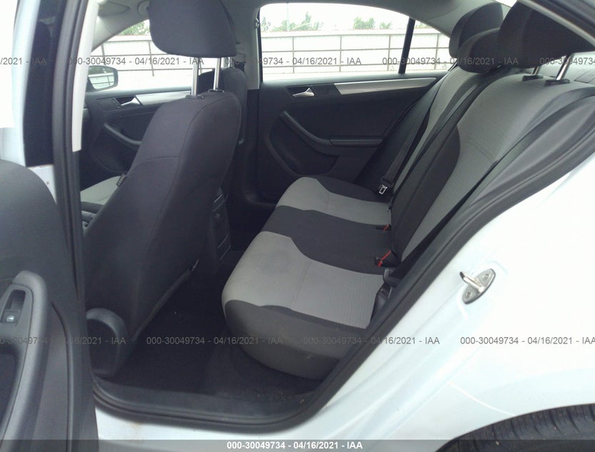 3VW2B7AJ9HM285841