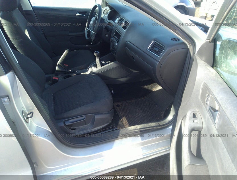 3VW1K7AJ1CM352792