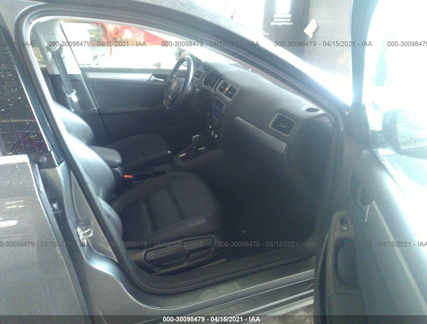 3VWDB7AJ8HM408733