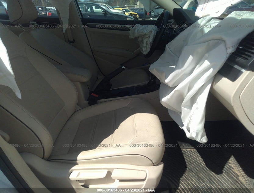 1VWDT7A33HC054037