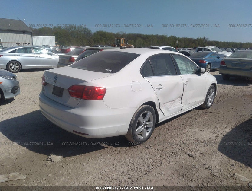 3VWLL7AJ9CM423467