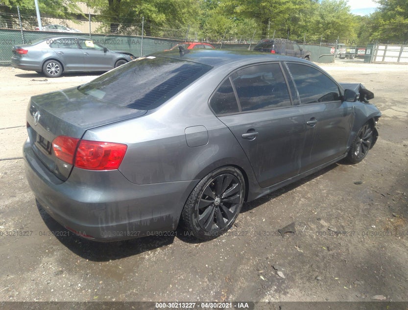 3VWB17AJ2EM438851