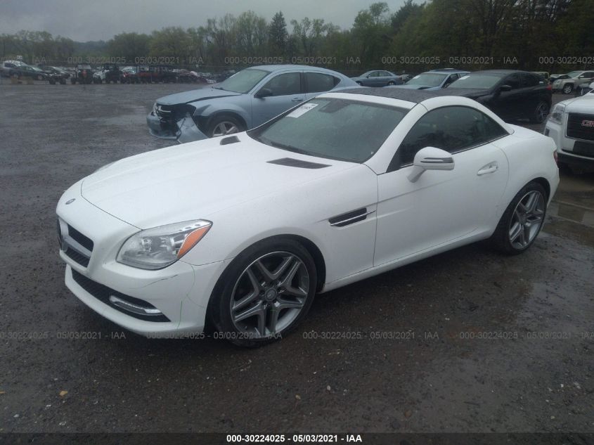 VIN WDDPK4HA2FF103851 2015 Mercedes-Benz SLK-Class,... no.2