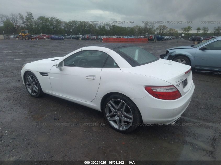 VIN WDDPK4HA2FF103851 2015 Mercedes-Benz SLK-Class,... no.3