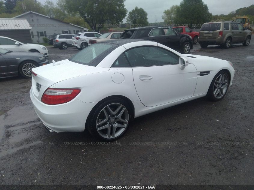 VIN WDDPK4HA2FF103851 2015 Mercedes-Benz SLK-Class,... no.4