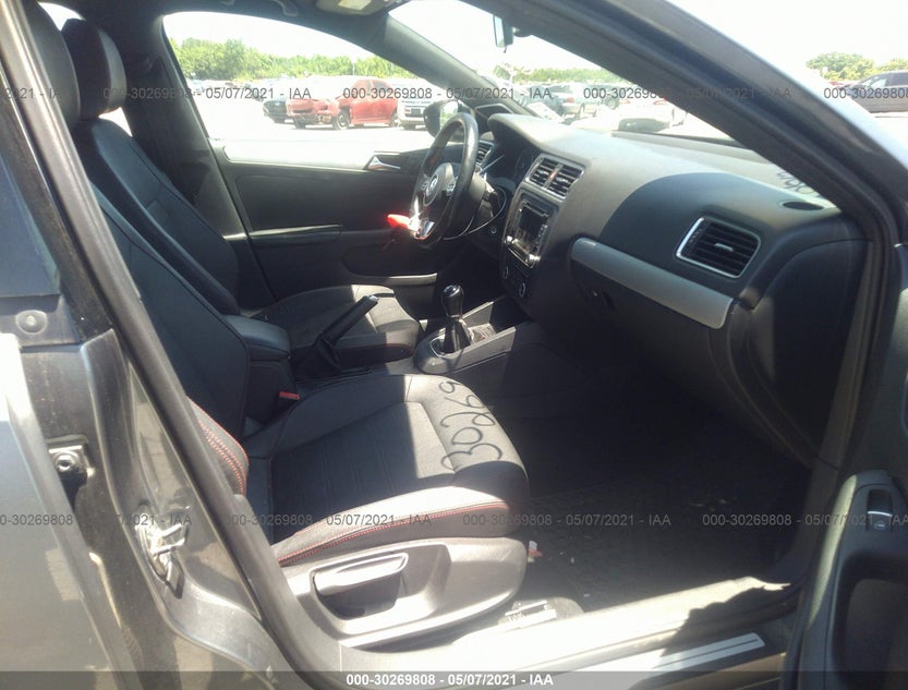 3VW567AJ6CM407565