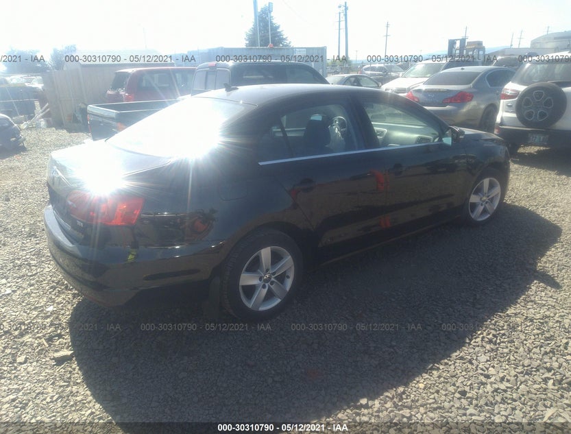 3VWLL7AJ0CM428685