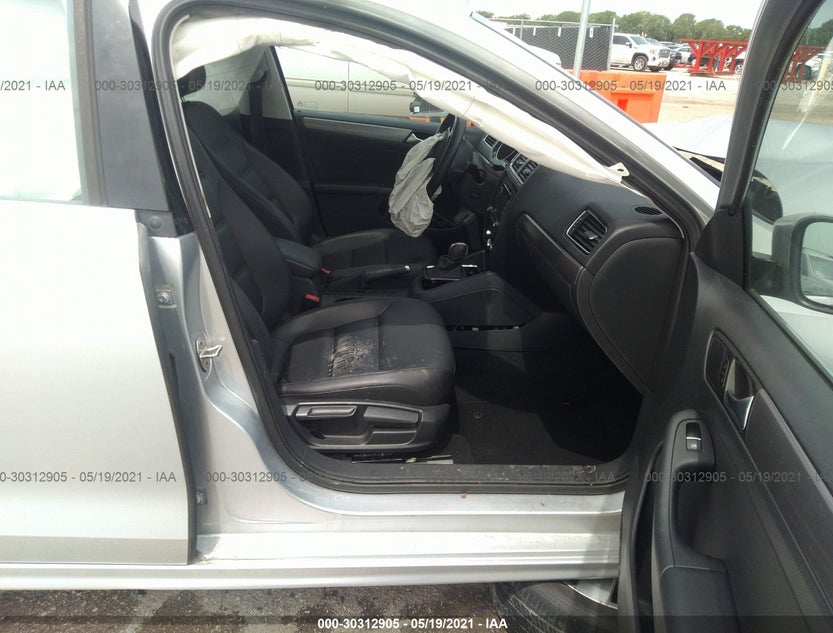 3VWLA7AJ9FM406243