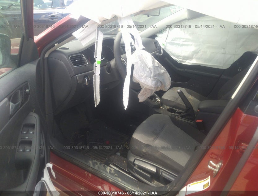 3VW2B7AJ5HM315207