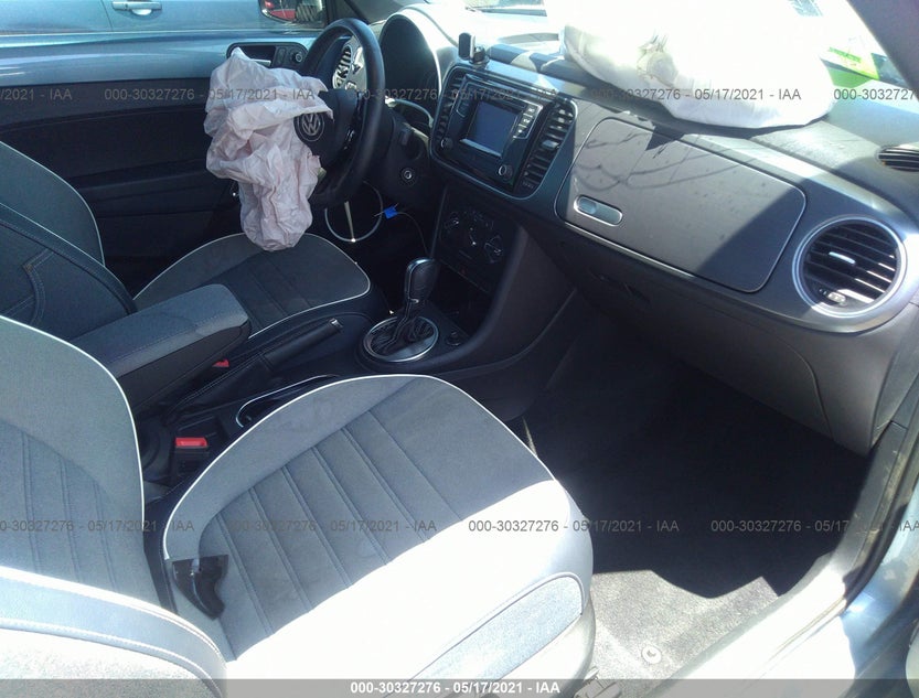 3VW517AT1GM810696