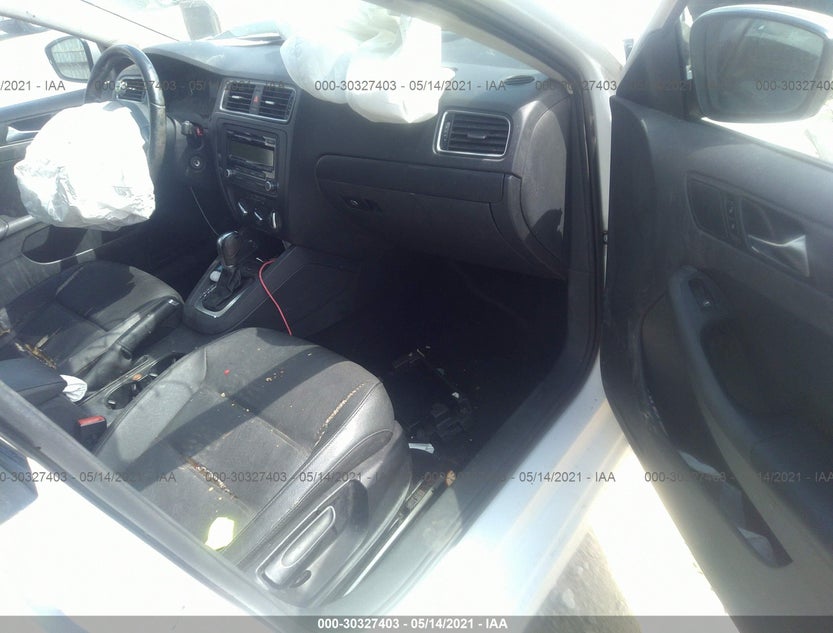 3VWDX7AJ0BM052240