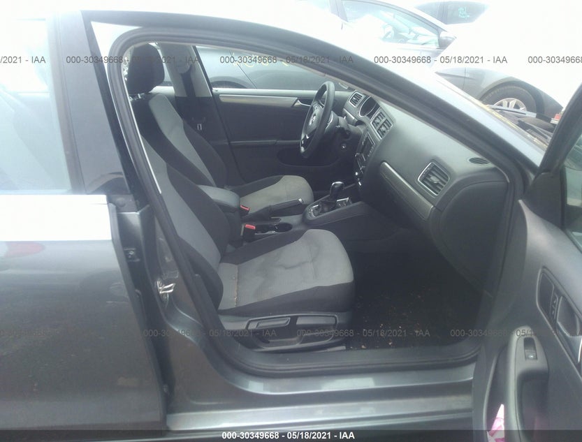 3VW2B7AJ2HM379141