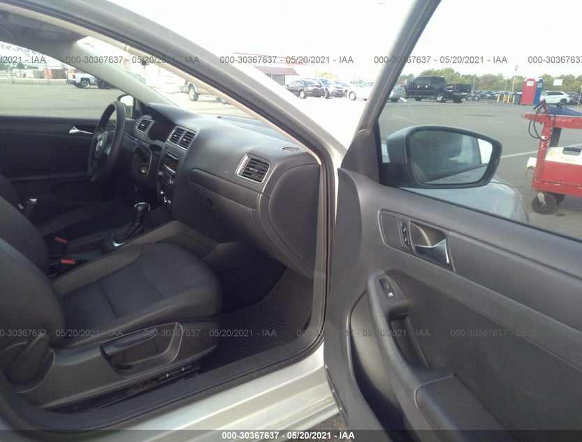 3VWDX7AJ2BM370635