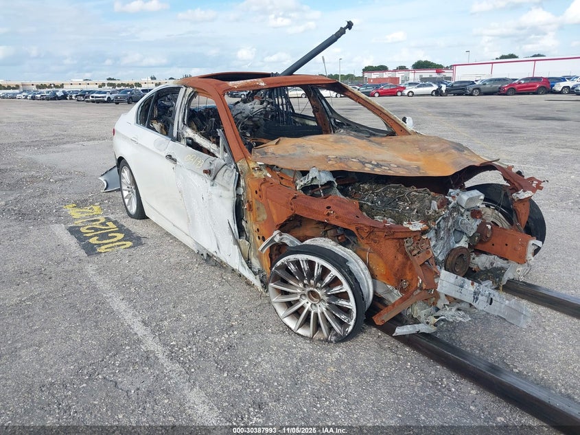 Vin: wbafr7c51bc802166, lot: 30832467, bmw 535i 2011 img_1