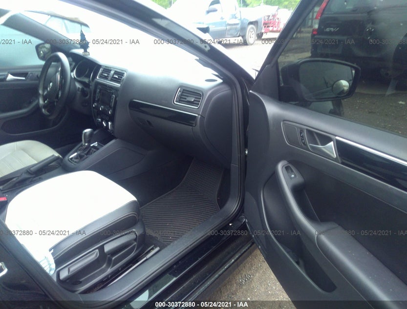 3VWD17AJ5FM424677