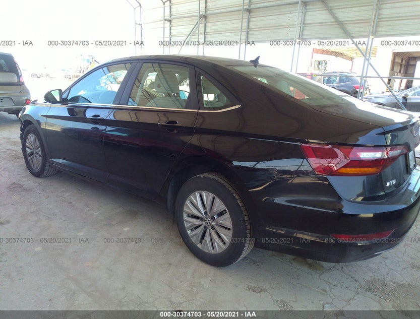 3VWCB7BU6KM230817