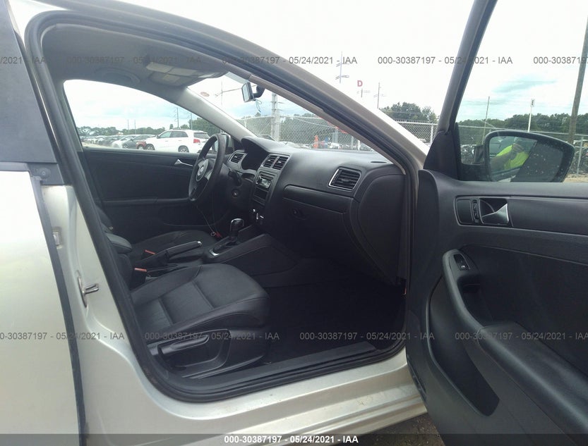 3VWDX7AJ1BM339909
