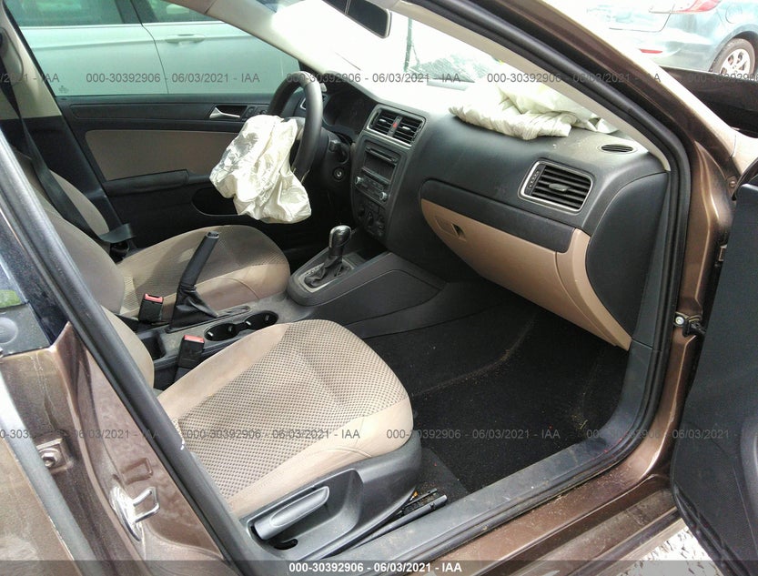 3VW2K7AJ7CM302113